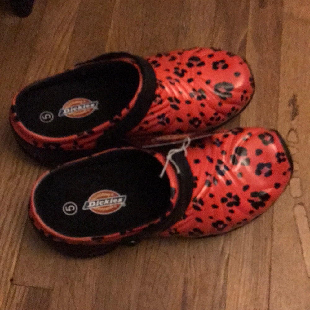 Dickies resistant slip’s clogs size 3 they fit